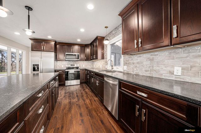 3935 Kristy Plaza, Omaha, NE 68112