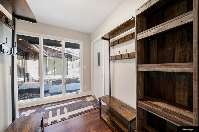 3935 Kristy Plaza, Omaha, NE 68112