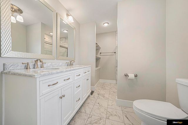 3935 Kristy Plaza, Omaha, NE 68112