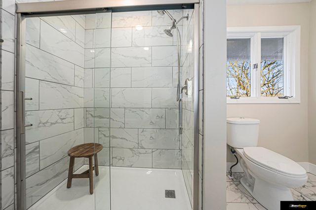 3935 Kristy Plaza, Omaha, NE 68112