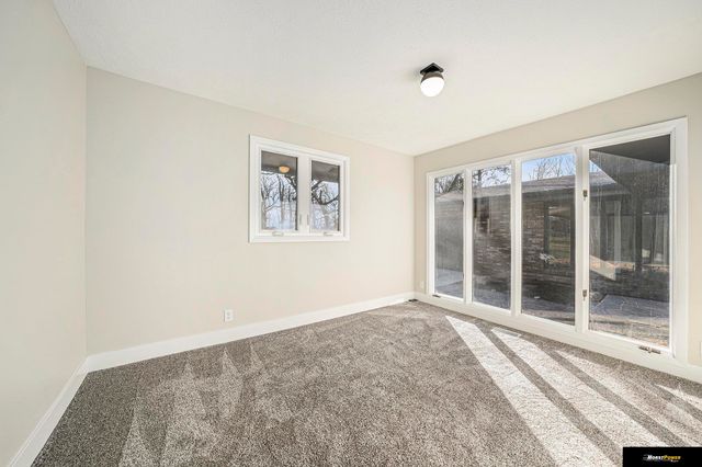 3935 Kristy Plaza, Omaha, NE 68112