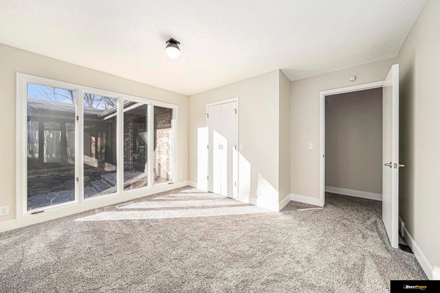 3935 Kristy Plaza, Omaha, NE 68112