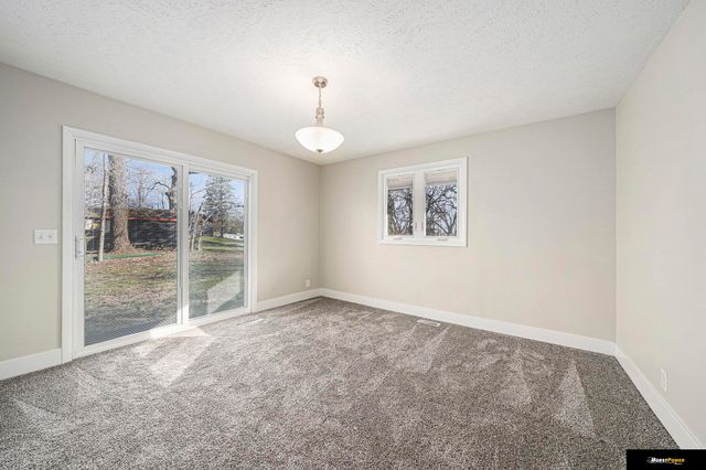 3935 Kristy Plaza, Omaha, NE 68112