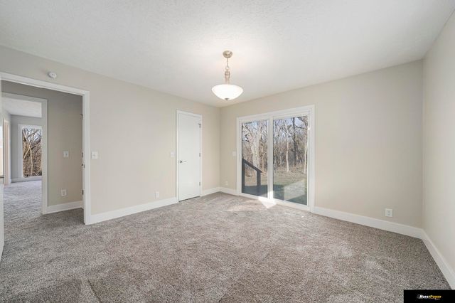 3935 Kristy Plaza, Omaha, NE 68112