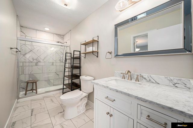 3935 Kristy Plaza, Omaha, NE 68112