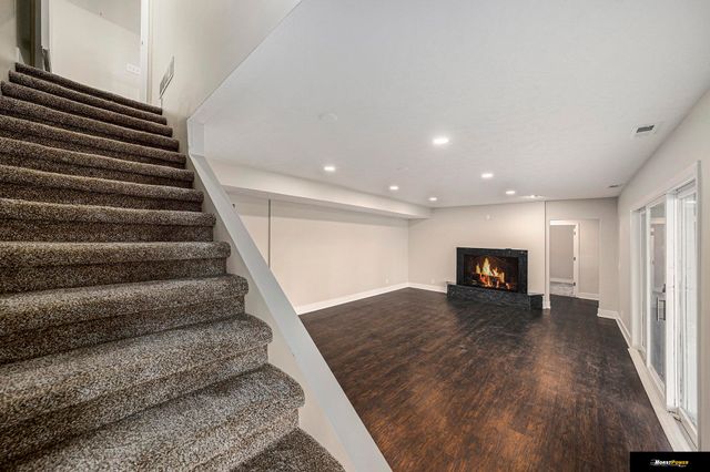 3935 Kristy Plaza, Omaha, NE 68112