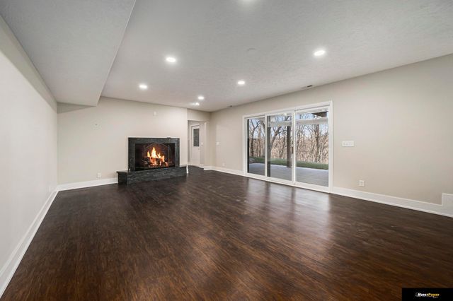 3935 Kristy Plaza, Omaha, NE 68112