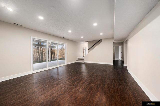 3935 Kristy Plaza, Omaha, NE 68112