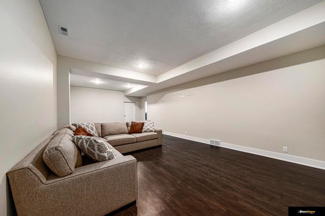 3935 Kristy Plaza, Omaha, NE 68112