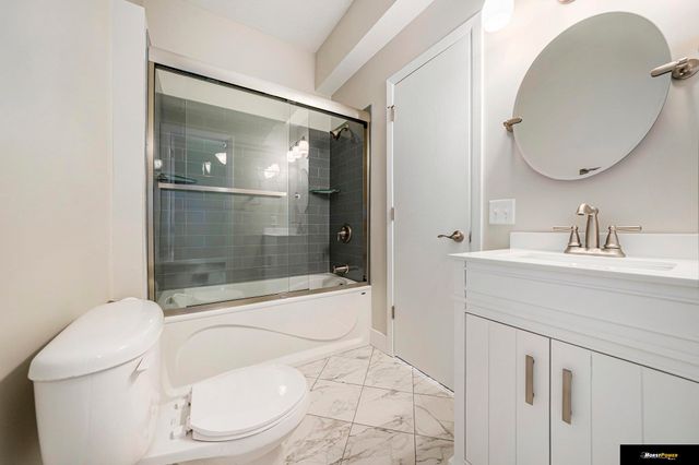 3935 Kristy Plaza, Omaha, NE 68112