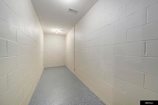 3935 Kristy Plaza, Omaha, NE 68112