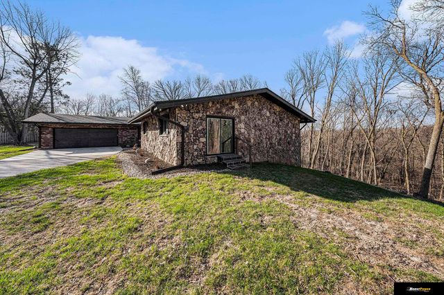 3935 Kristy Plaza, Omaha, NE 68112