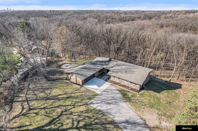 3935 Kristy Plaza, Omaha, NE 68112