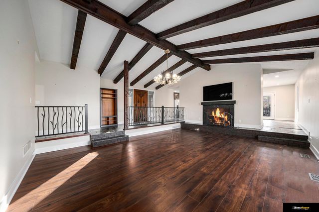 3935 Kristy Plaza, Omaha, NE 68112