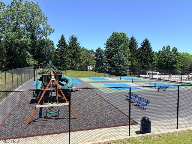 7121 W Cross Creek Trail, Brecksville, OH 44141