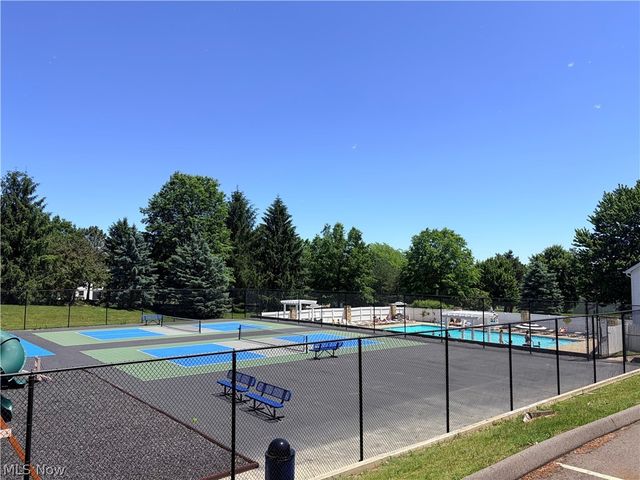 7121 W Cross Creek Trail, Brecksville, OH 44141