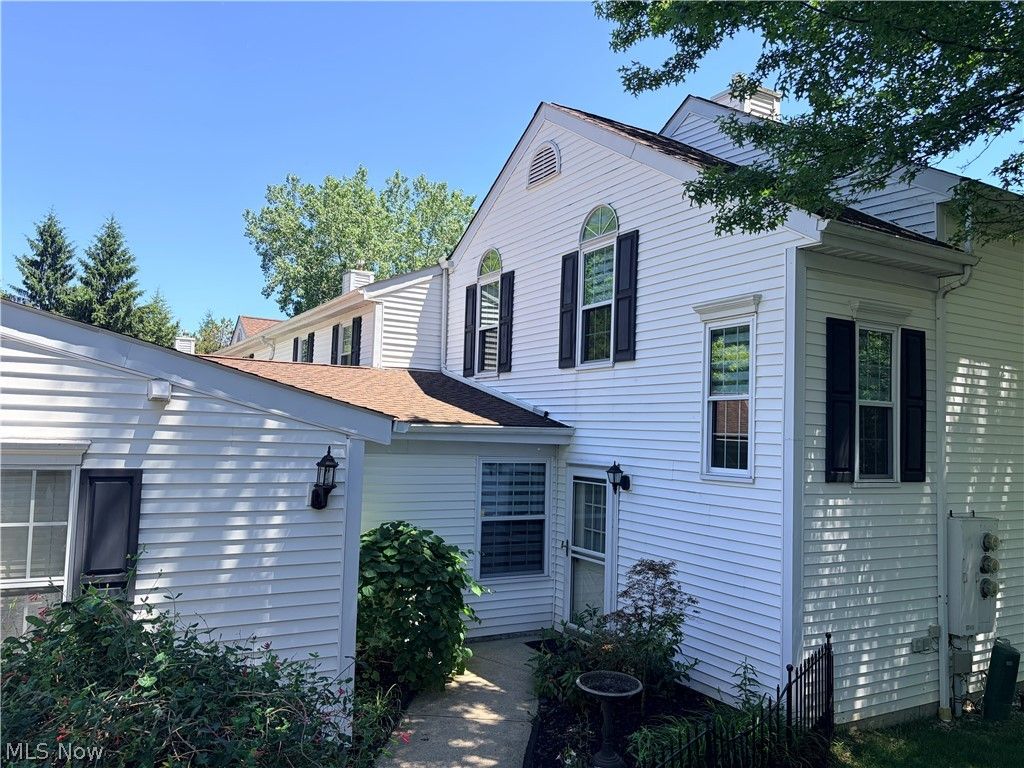 7121 W Cross Creek Trail, Brecksville, OH 44141
