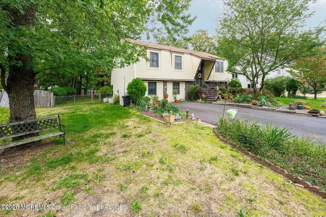 10 Cambridge Drive, Jackson, NJ 08527