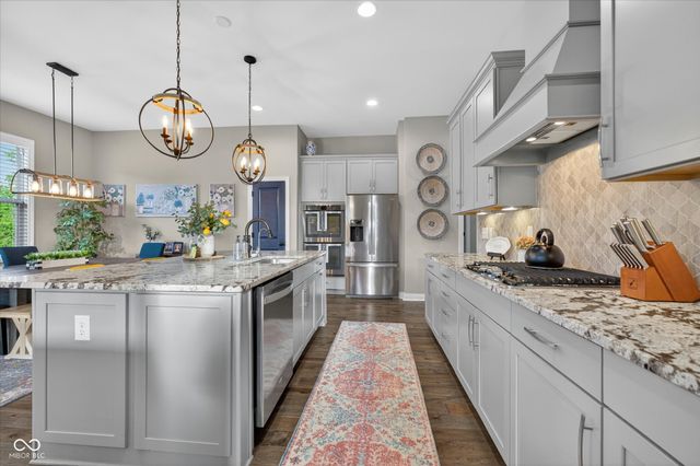 6507 Regents Park Court, Zionsville, IN 46077