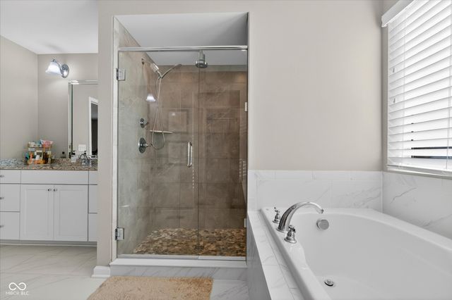 6507 Regents Park Court, Zionsville, IN 46077