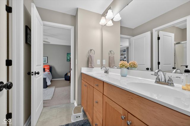 6507 Regents Park Court, Zionsville, IN 46077