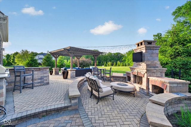 6507 Regents Park Court, Zionsville, IN 46077
