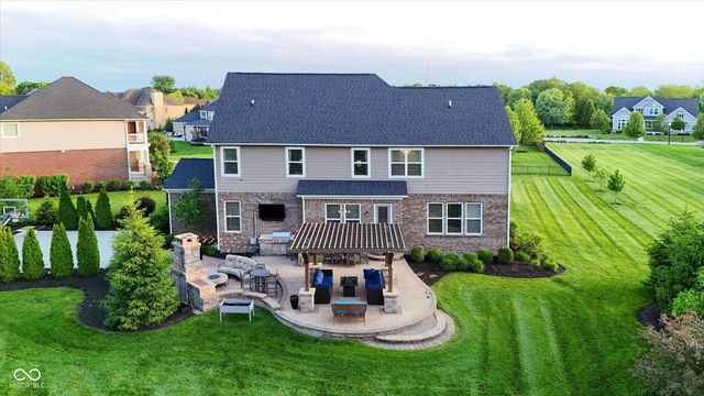 6507 Regents Park Court, Zionsville, IN 46077