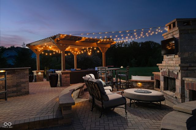 6507 Regents Park Court, Zionsville, IN 46077