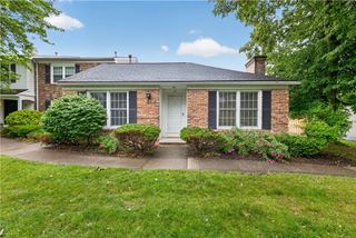 18 New Wickham Drive, Penfield, NY 14526
