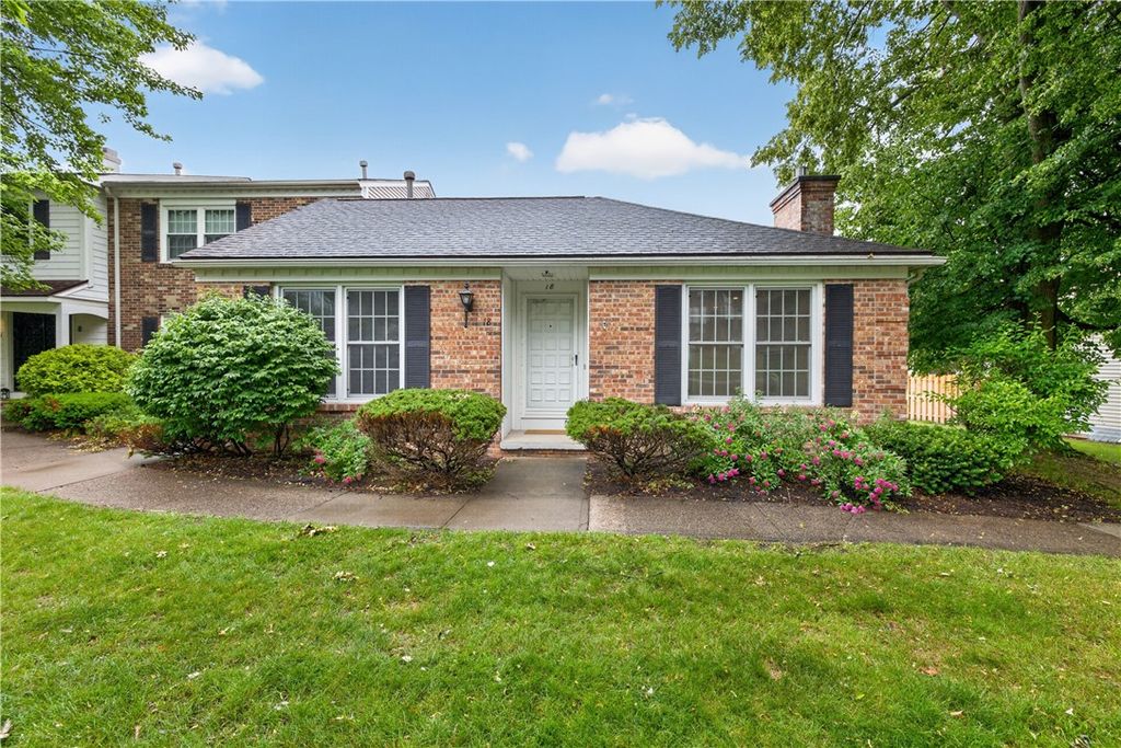 18 New Wickham Drive, Penfield, NY 14526