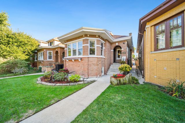 5243 W OAKDALE Avenue, Chicago, IL 60641