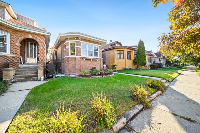 5243 W OAKDALE Avenue, Chicago, IL 60641