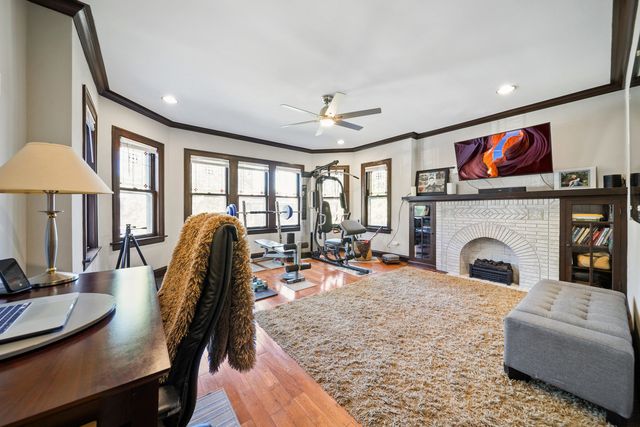 5243 W OAKDALE Avenue, Chicago, IL 60641