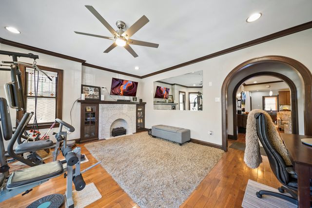 5243 W OAKDALE Avenue, Chicago, IL 60641
