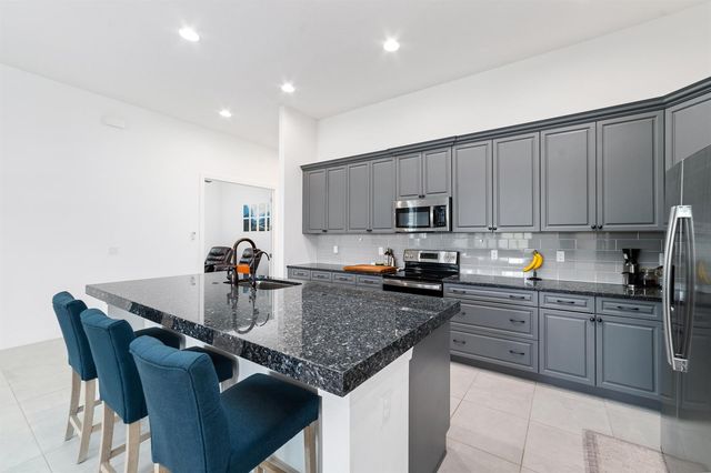 9135 SW Pepoli Way, Port St. Lucie, FL 34987