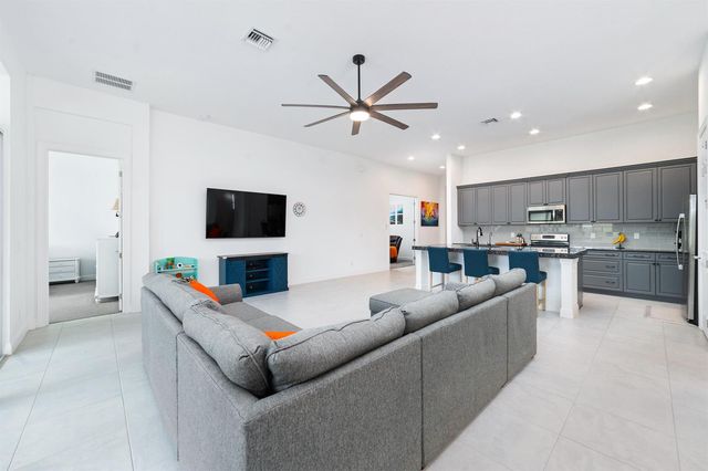 9135 SW Pepoli Way, Port St. Lucie, FL 34987