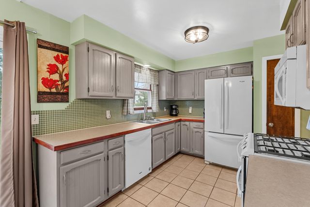 22840 Red Arrow Highway, Mattawan, MI 49071