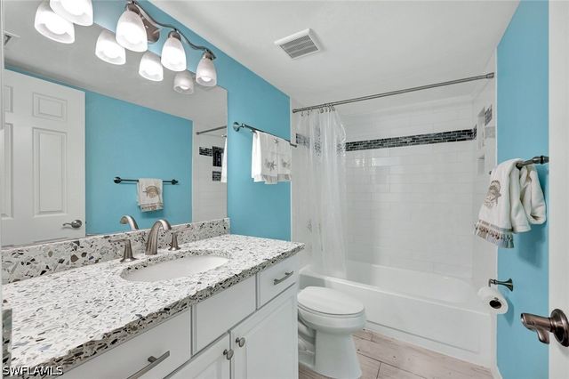 3072 Sandpiper Bay CIR M204, Naples, FL 34112