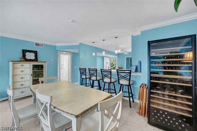 3072 Sandpiper Bay CIR M204, Naples, FL 34112
