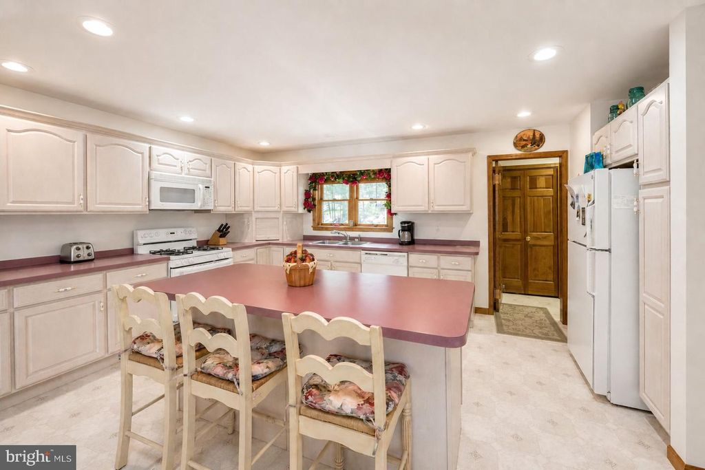 Image 13 of property listing at 389 SAWMILL HOLLOW RD, Swanton, MD 21561