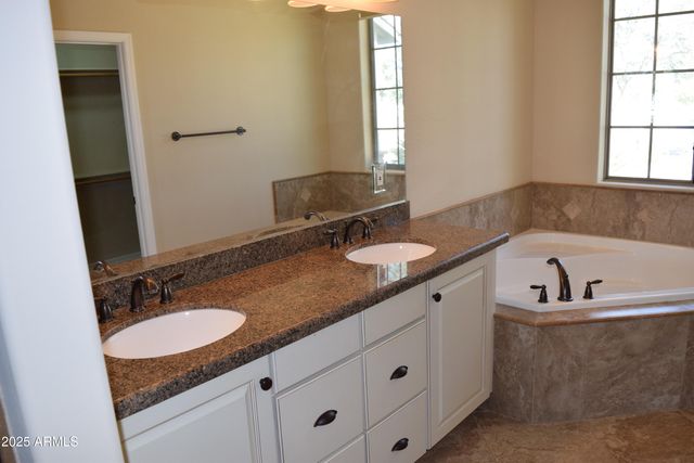 727 W ZION Lane, San Tan Valley, AZ 85143