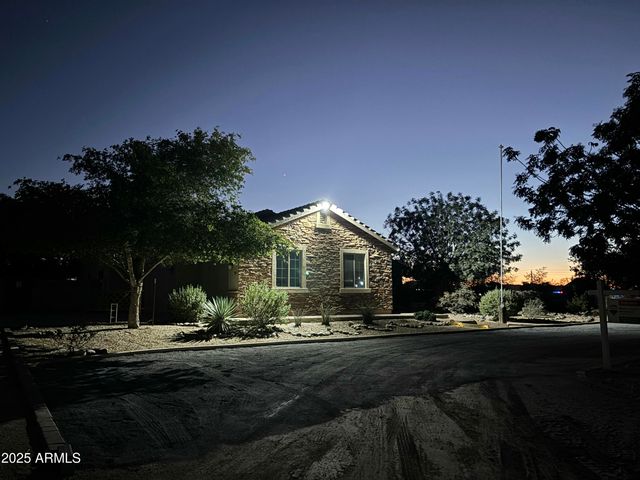 727 W ZION Lane, San Tan Valley, AZ 85143