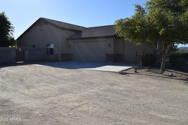 727 W ZION Lane, San Tan Valley, AZ 85143