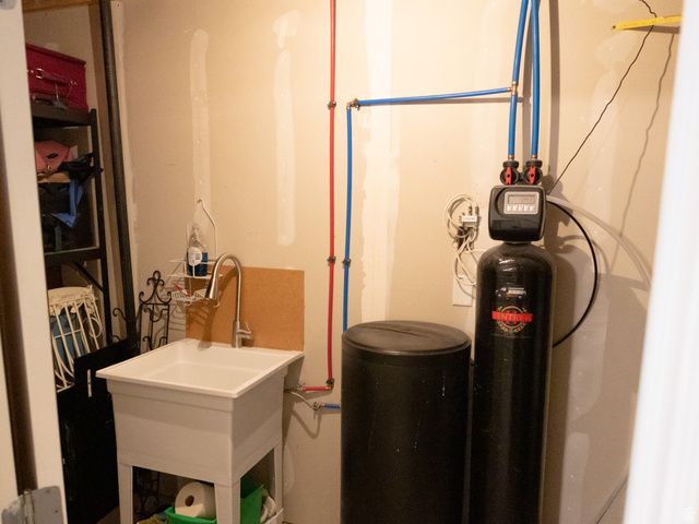 8058 S LISMORE LN, West Jordan, UT 84088