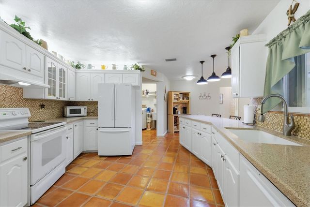 7963 N LEEWYNN DRIVE, Sarasota, FL 34240