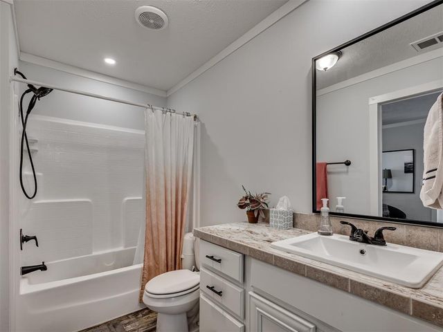 9180 S Santa Fe Road, Guthrie, OK 73044