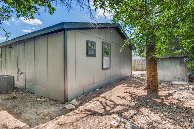2406 White Oak Trail, Granbury, TX 76048