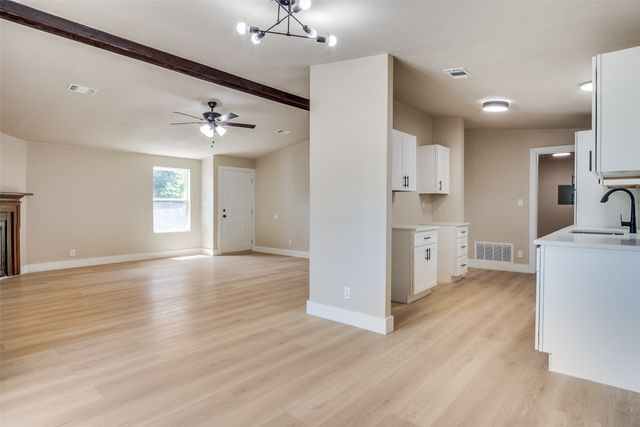 2406 White Oak Trail, Granbury, TX 76048