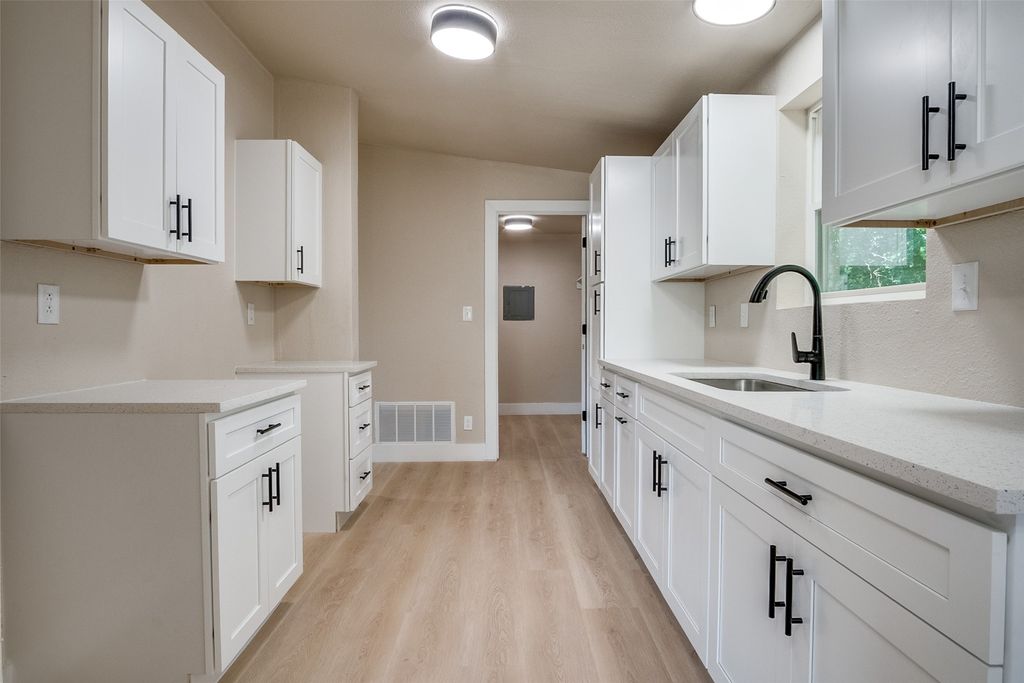 2406 White Oak Trail, Granbury, TX 76048