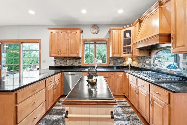 209 Linden Oaks Lane, New Lenox, IL 60451